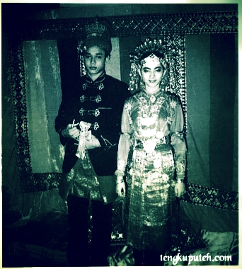 Foto illustrasi pernikahan Aceh diambil tahun 1988, salah satu modelnya adalah Cut Keke.